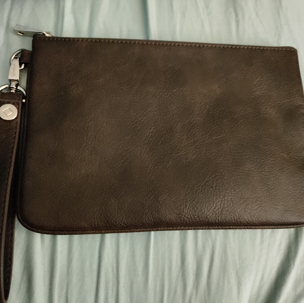 Thirty one wristlet